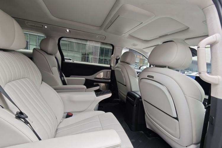 Used VOYAH Dream 2025 PHEV Four-Wheel-Drive Flagship Kunpeng Edition Interior 5