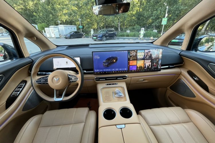 Used VOYAH Dream 2025 PHEV Four-Wheel-Drive Flagship Kunpeng Edition Interior 5