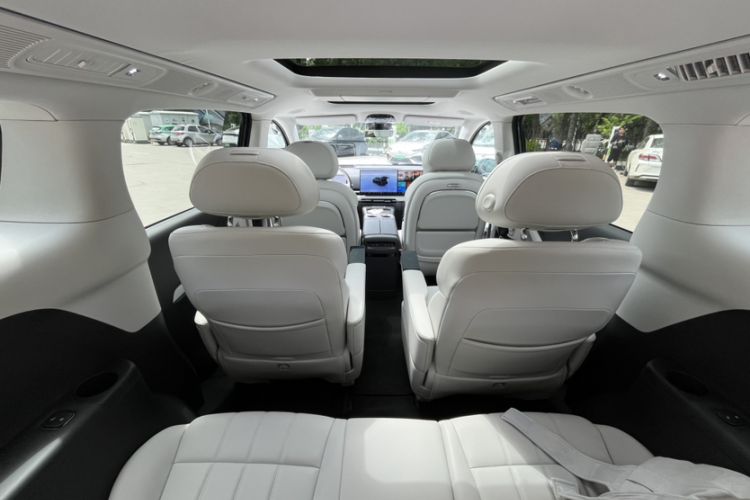 Used VOYAH Dream 2025 PHEV Four-Wheel-Drive Flagship Kunpeng Edition Interior 5