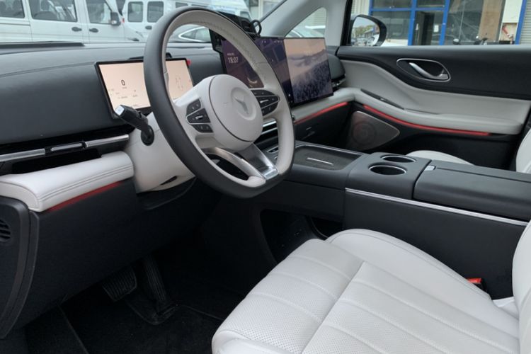 Used VOYAH Dream 2025 PHEV Four-Wheel Drive Prestige Kunpeng Edition Interior 5