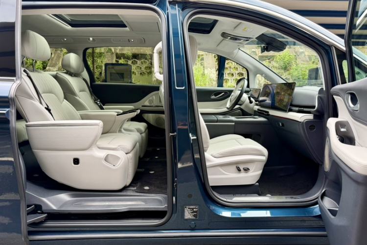 Used VOYAH Dream 2025 PHEV Four-Wheel-Drive Flagship Kunpeng Edition Interior 5