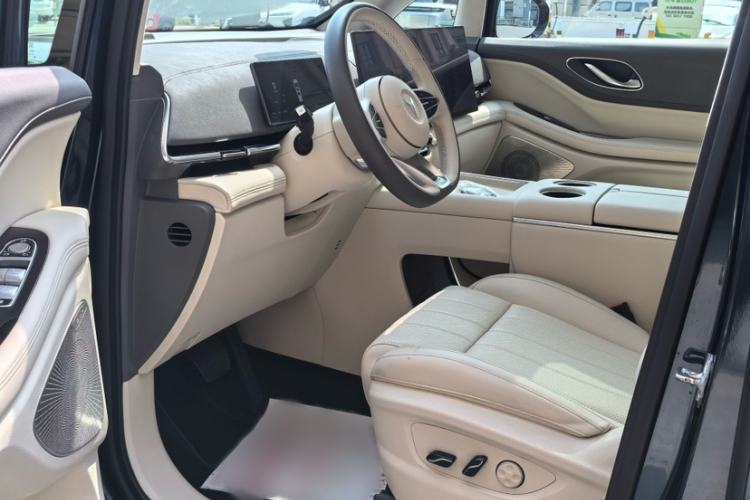 Used VOYAH Dream 2025 PHEV Four-Wheel-Drive Flagship Kunpeng Edition Interior 5