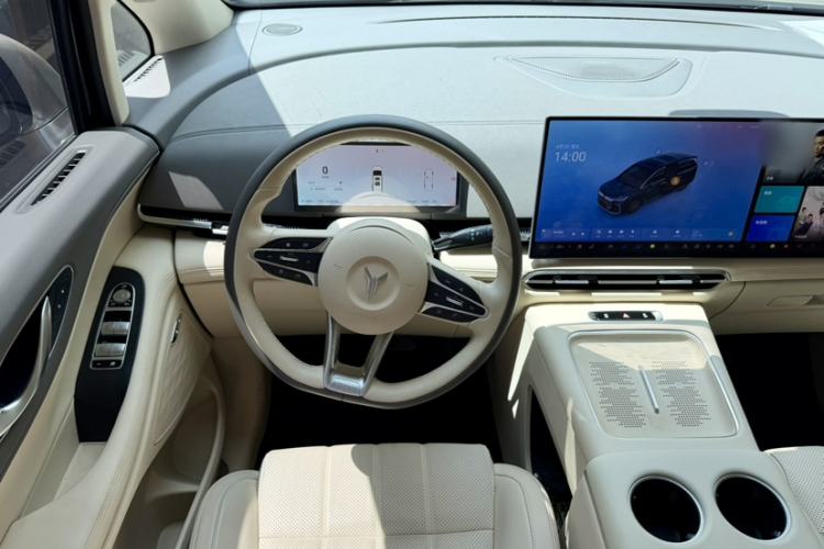Used VOYAH Dream 2025 PHEV Four-Wheel Drive Excellence Kunpeng Edition Interior 6