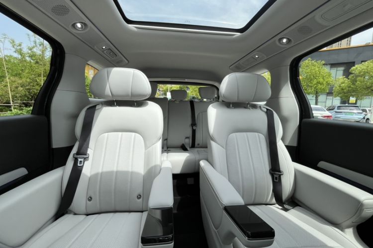 Used VOYAH Dream 2025 PHEV Four-Wheel-Drive Flagship Kunpeng Edition Interior 6