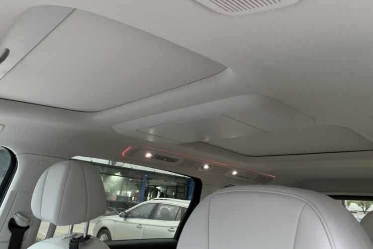 Used VOYAH Dream 2025 PHEV Four-Wheel Drive Prestige Kunpeng Edition Interior 6