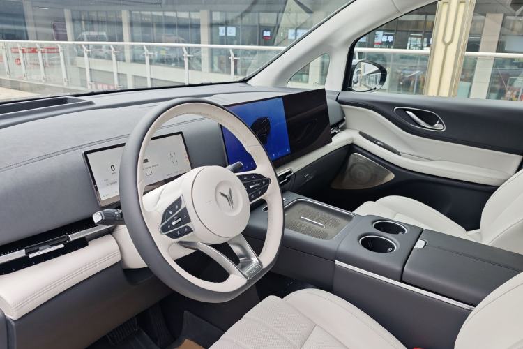 Used VOYAH Dream 2025 PHEV Four-Wheel-Drive Flagship Kunpeng Edition Interior 7