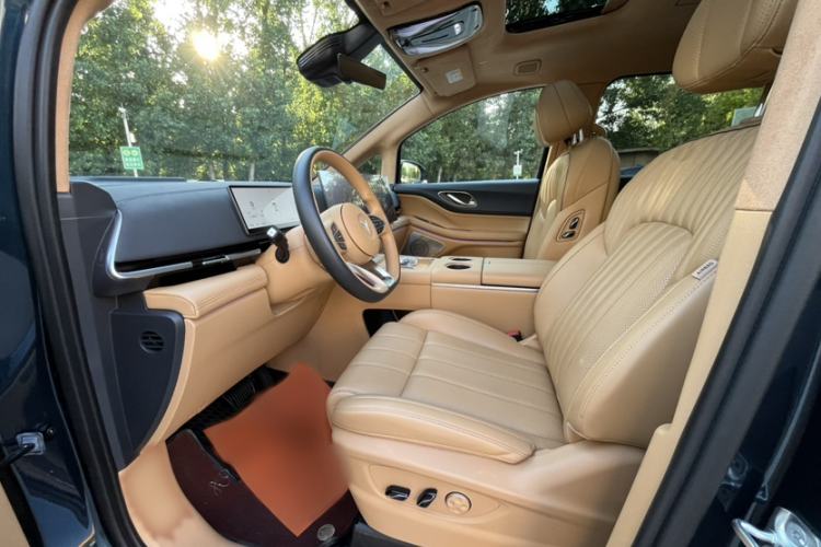 Used VOYAH Dream 2025 PHEV Four-Wheel-Drive Flagship Kunpeng Edition Interior 7