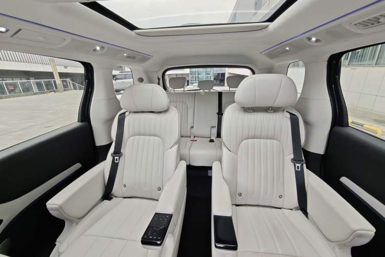 Used VOYAH Dream 2025 PHEV Four-Wheel-Drive Flagship Kunpeng Edition Interior 7