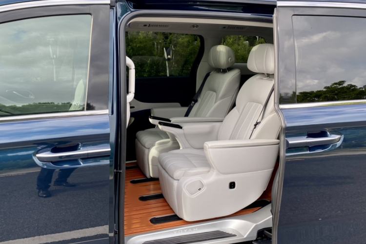 Used VOYAH Dream 2025 PHEV Four-Wheel Drive Prestige Kunpeng Edition Interior 7