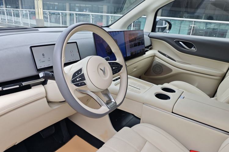 Used VOYAH Dream 2025 PHEV Four-Wheel-Drive Flagship Kunpeng Edition Interior 7