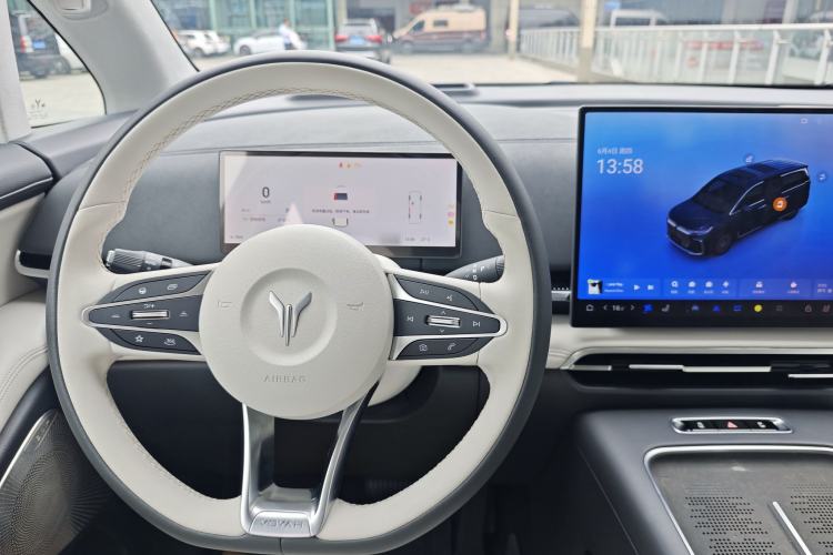 Used VOYAH Dream 2025 PHEV Four-Wheel-Drive Flagship Kunpeng Edition Interior 8