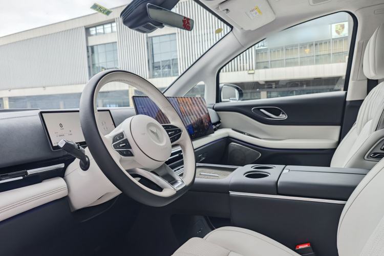 Used VOYAH Dream 2025 PHEV Four-Wheel-Drive Flagship Kunpeng Edition Interior 8