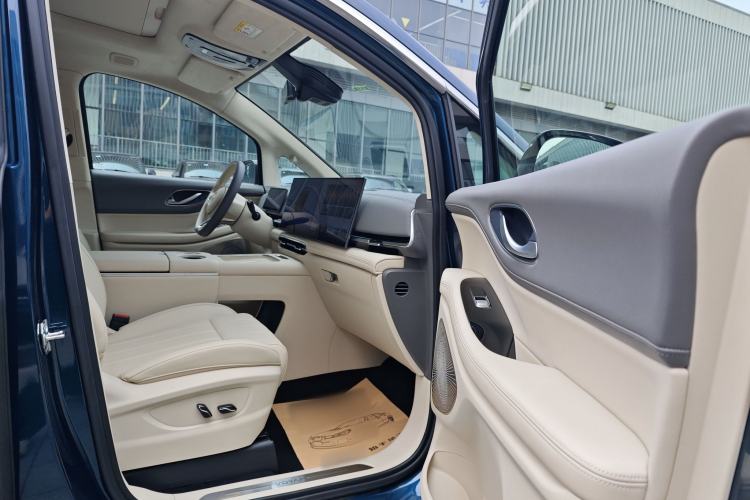 Used VOYAH Dream 2025 PHEV Four-Wheel-Drive Flagship Kunpeng Edition Interior 8
