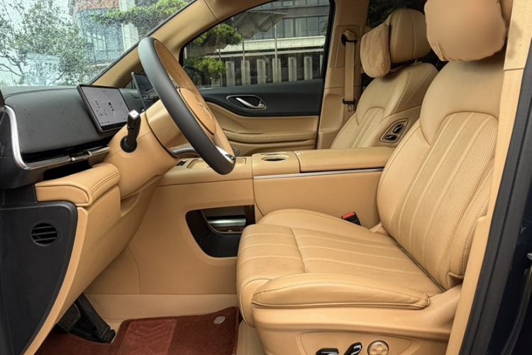 Used VOYAH Dream 2025 PHEV Four-Wheel Drive Prestige Kunpeng Edition Interior 8