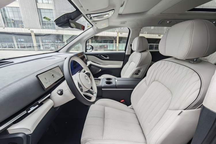 Used VOYAH Dream 2025 PHEV Four-Wheel-Drive Flagship Kunpeng Edition Interior 9