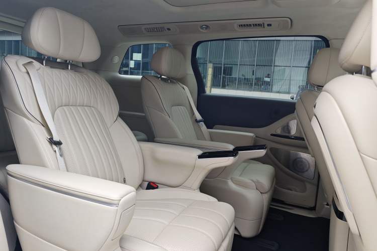 Used VOYAH Dream 2025 PHEV Four-Wheel-Drive Flagship Kunpeng Edition Interior 9