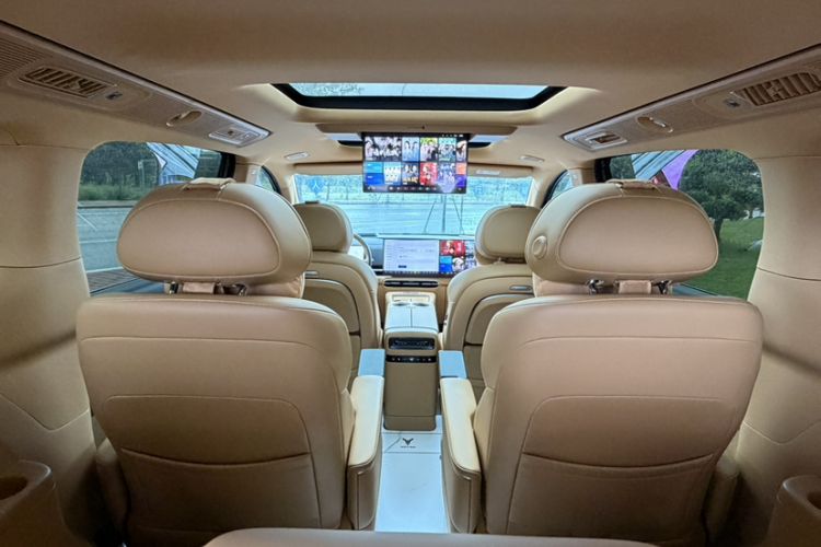 Used VOYAH Dream 2025 PHEV Four-Wheel Drive Prestige Kunpeng Edition Interior 9
