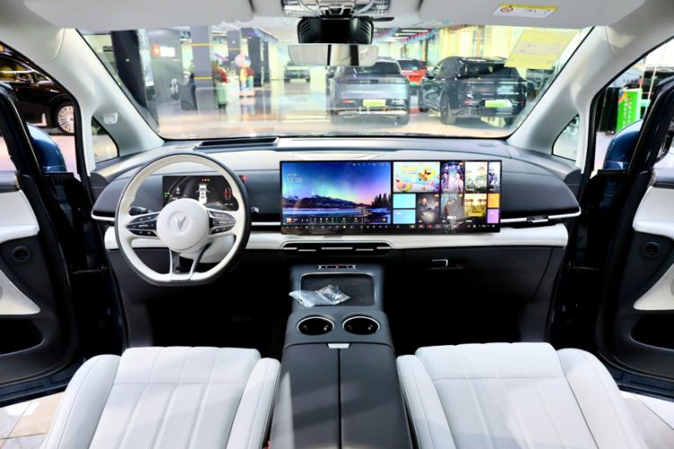 Used VOYAH Dream 2025 PHEV Four-Wheel-Drive Flagship Kunpeng Edition Interior 9