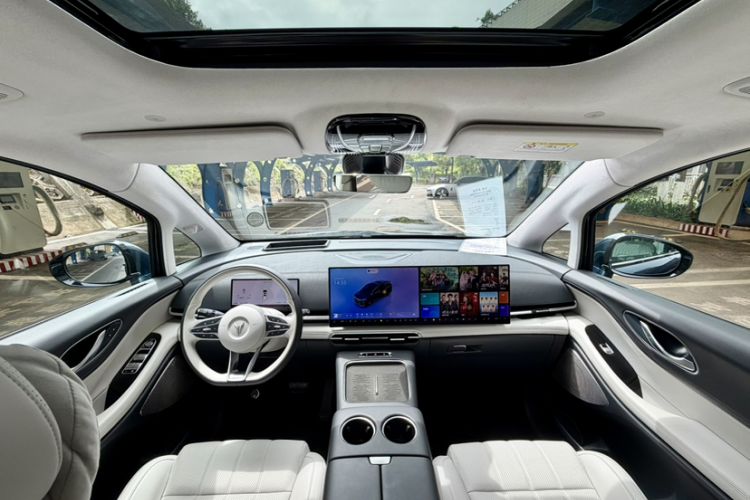 Used VOYAH Dream 2025 PHEV Four-Wheel-Drive Flagship Kunpeng Edition Interior 9