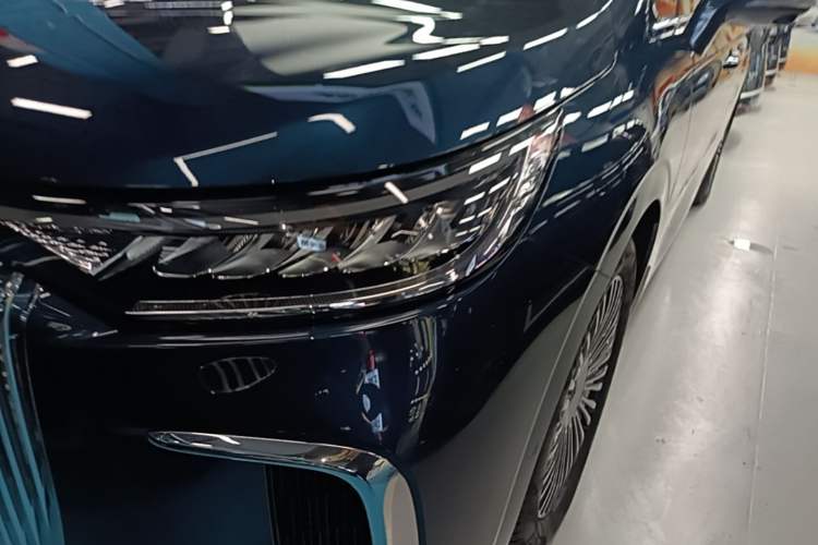 Used VOYAH Dream 2025 PHEV Four-Wheel-Drive Flagship Kunpeng Edition Left Front Headlight