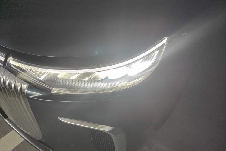 Used VOYAH Dream 2025 PHEV Four-Wheel-Drive Flagship Kunpeng Edition Left Front Headlight