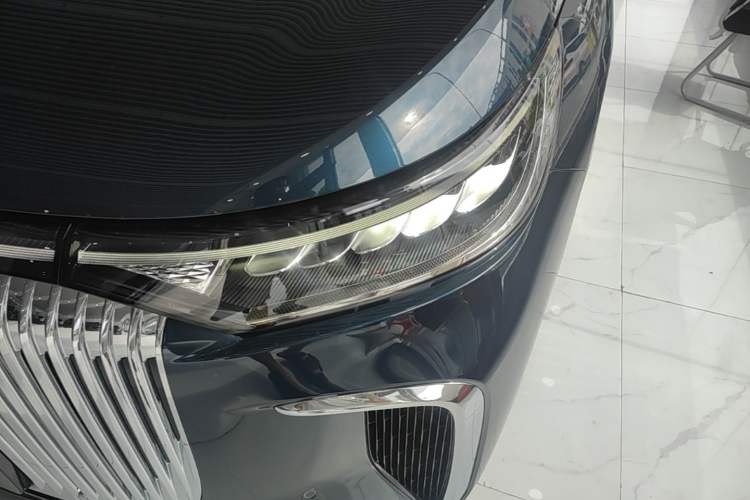Used VOYAH Dream 2025 PHEV Four-Wheel-Drive Flagship Kunpeng Edition Left Front Headlight