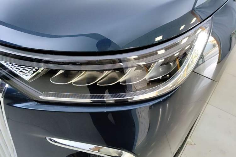 Used VOYAH Dream 2025 PHEV Four-Wheel Drive Excellence Kunpeng Edition Left Front Headlight
