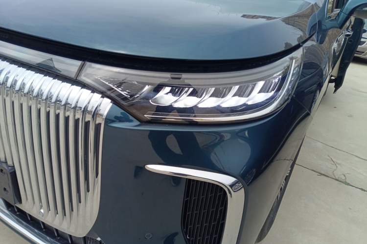 Used VOYAH Dream 2025 EV Four-Wheel Drive Flagship Kunpeng Edition Left Front Headlight