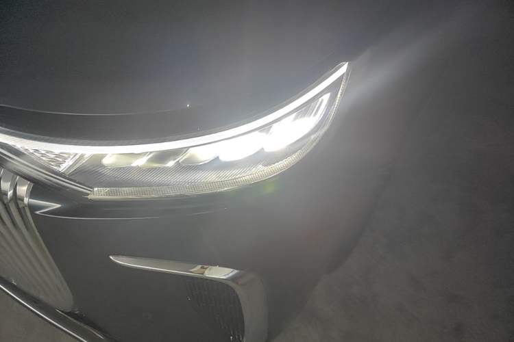Used VOYAH Dream 2025 PHEV Four-Wheel-Drive Flagship Kunpeng Edition Left Front Headlight