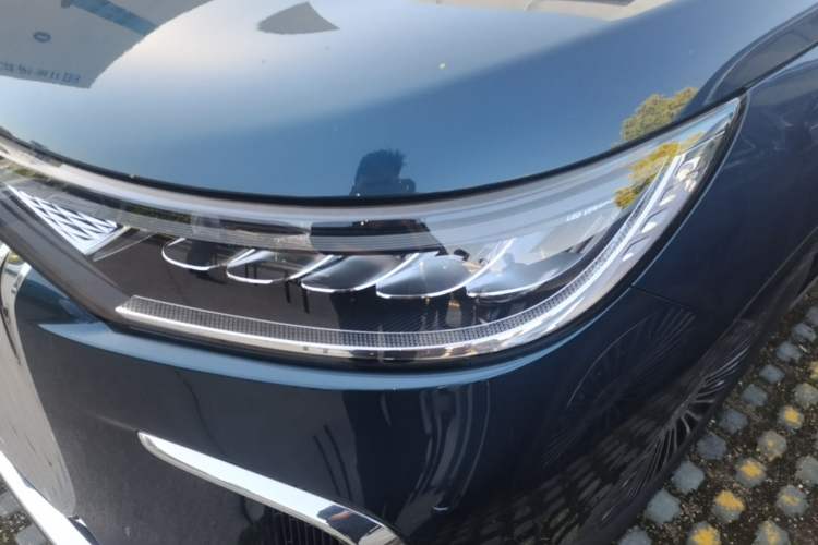 Used VOYAH Dream 2025 PHEV Four-Wheel-Drive Flagship Kunpeng Edition Left Front Headlight