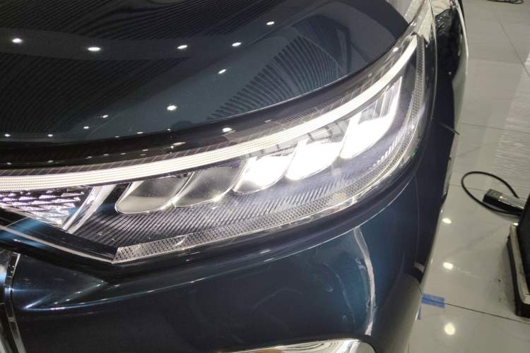 Used VOYAH Dream 2025 PHEV Four-Wheel-Drive Flagship Kunpeng Edition Left Front Headlight