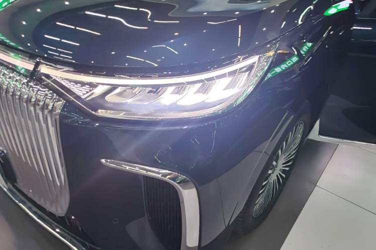 Used VOYAH Dream 2025 PHEV Four-Wheel-Drive Flagship Kunpeng Edition Left Front Headlight