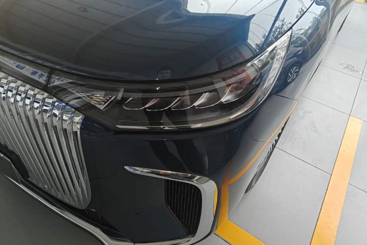 Used VOYAH Dream 2025 PHEV Four-Wheel-Drive Flagship Kunpeng Edition Left Front Headlight