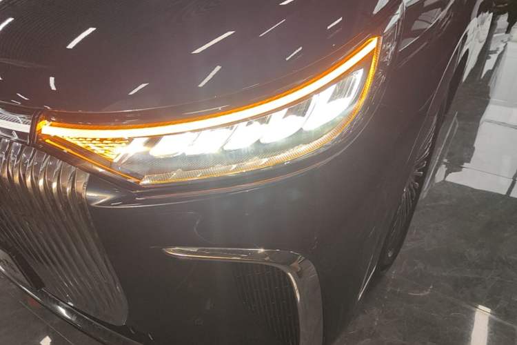 Used VOYAH Dream 2025 PHEV Four-Wheel-Drive Flagship Kunpeng Edition Left Front Headlight