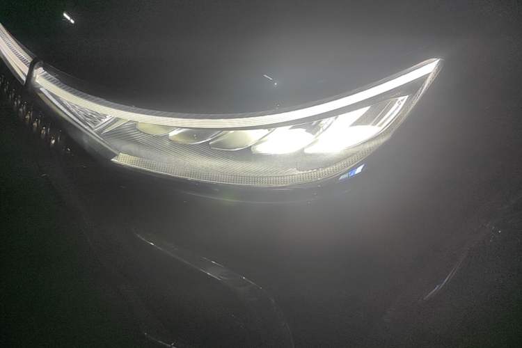 Used VOYAH Dream 2025 PHEV Four-Wheel-Drive Flagship Kunpeng Edition Left Front Headlight