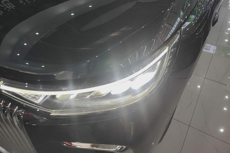 Used VOYAH Dream 2025 PHEV Four-Wheel Drive Excellence Qiankun Edition Left Front Headlight