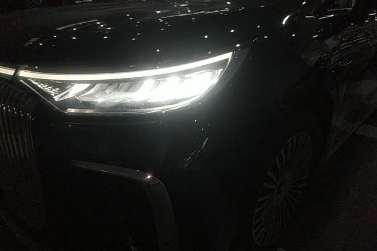 Used VOYAH Dream 2025 PHEV Four-Wheel Drive Prestige Qiankun Edition Left Front Headlight