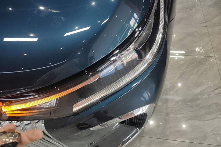 Used VOYAH Dream 2025 PHEV Four-Wheel-Drive Flagship Kunpeng Edition Left Front Headlight