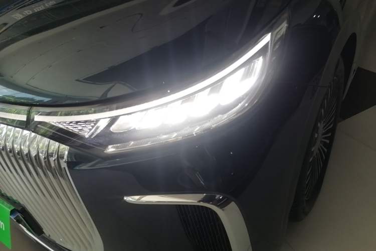 Used VOYAH Dream 2025 PHEV Four-Wheel-Drive Flagship Kunpeng Edition Left Front Headlight
