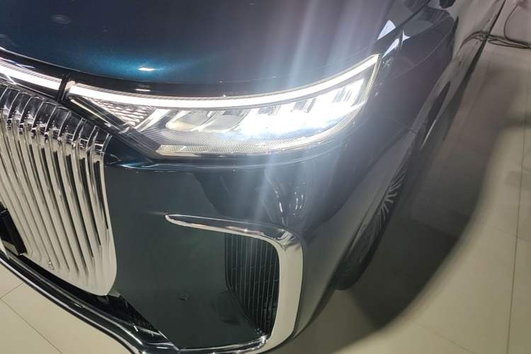 Used VOYAH Dream 2025 PHEV Four-Wheel Drive Prestige Kunpeng Edition Left Front Headlight