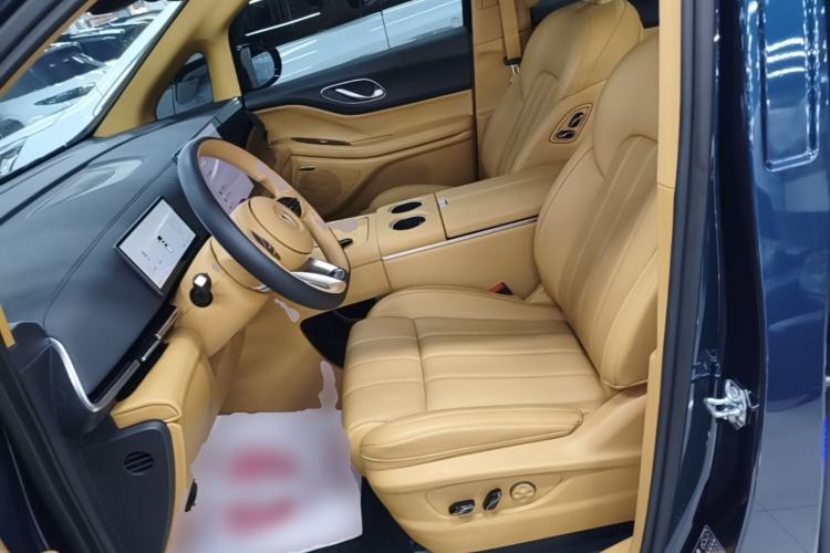 Used VOYAH Dream 2025 PHEV Four-Wheel Drive Excellence Kunpeng Edition Left Front Seat