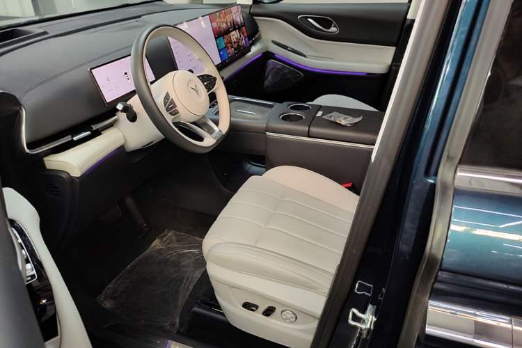 Used VOYAH Dream 2025 PHEV Four-Wheel-Drive Flagship Kunpeng Edition Left Front Seat