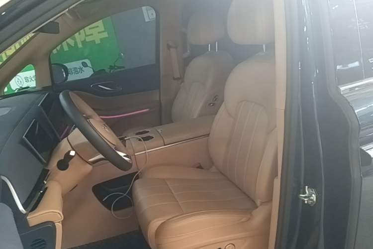 Used VOYAH Dream 2025 PHEV Four-Wheel Drive Prestige Qiankun Edition Left Front Seat