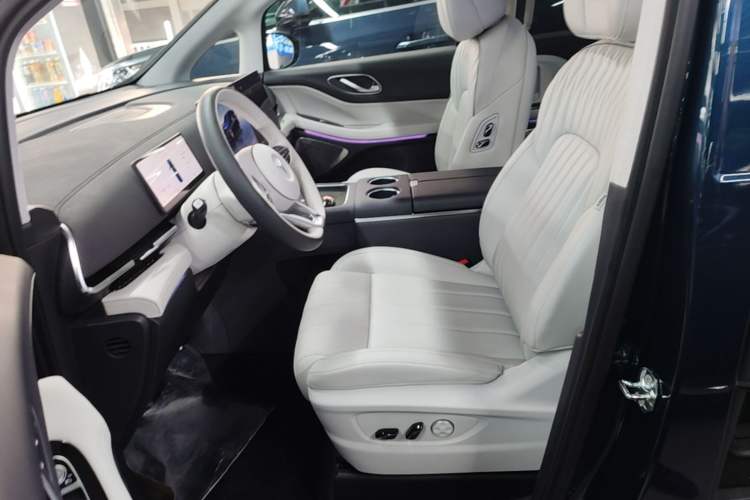 Used VOYAH Dream 2025 PHEV Four-Wheel-Drive Flagship Kunpeng Edition Left Front Seat