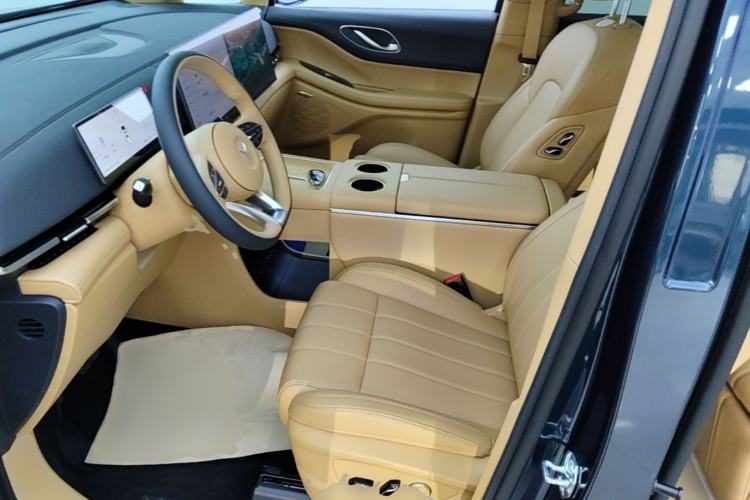 Used VOYAH Dream 2025 PHEV Four-Wheel Drive Excellence Kunpeng Edition Left Front Seat