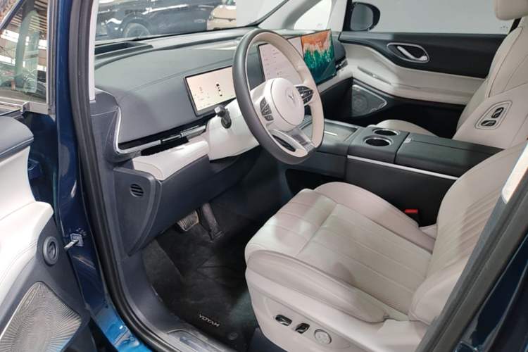 Used VOYAH Dream 2025 PHEV Four-Wheel-Drive Flagship Kunpeng Edition Left Front Seat