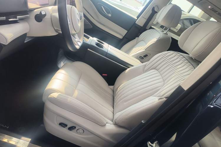 Used VOYAH Dream 2025 PHEV Four-Wheel-Drive Flagship Kunpeng Edition Left Front Seat