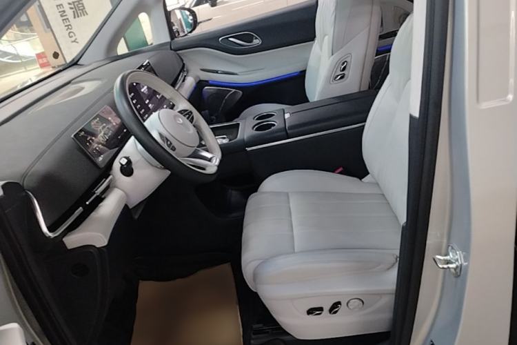 Used VOYAH Dream 2025 EV Four-Wheel Drive Flagship Kunpeng Edition Left Front Seat