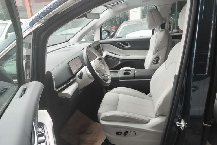 Used VOYAH Dream 2025 PHEV Four-Wheel-Drive Flagship Kunpeng Edition Left Front Seat