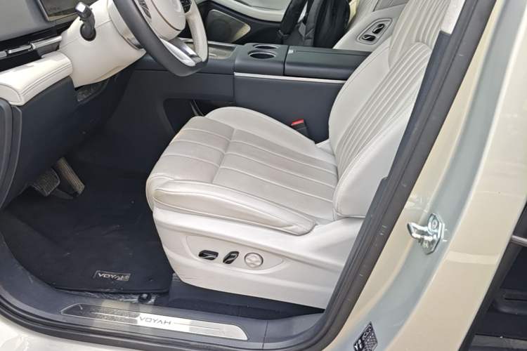 Used VOYAH Dream 2025 PHEV Four-Wheel-Drive Flagship Version – Qiankun Edition Left Front Seat